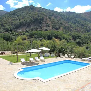 Landhuis Profetina Village, Motta Camastra